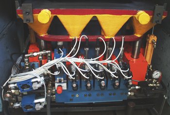 Tiefziehwerkzeug mit Vielpunkt-Zieheinrichtung